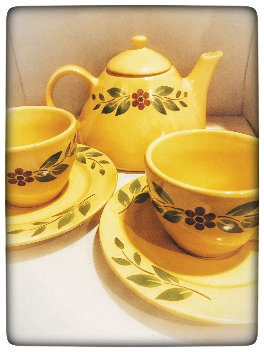 Christineholm | Retro tea set | Solvik | Teapot & two cups-saucers