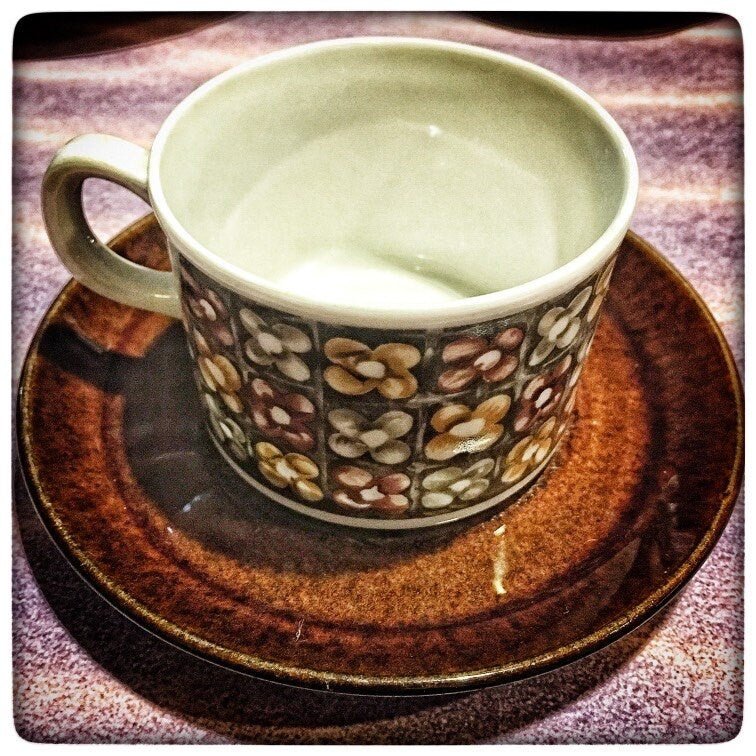 有趣的复古 Mantilj Gefle 咖啡杯，作者：Arthur Percy；斯堪的纳维亚设计师咖啡杯